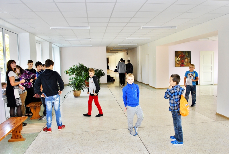 Misas vidusskolas skolēni šogad priecājas par gaišajiem gaiteņiem un moderno izglītības iestādes izskatu. 
Autors: Ivars Bogdanovs