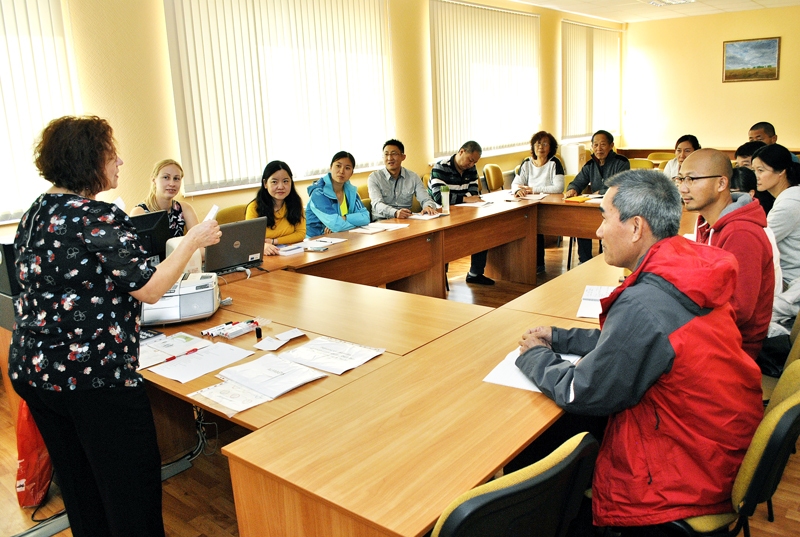 Latviešu valodas nodarbības ķīniešiem vada Bauskas pilsētas pamatskolas latviešu valodas skolotāja Dina Ālmane.
Autors: Ivars Bogdanovs
