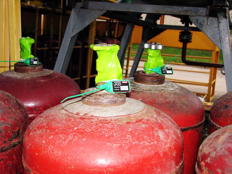 «Latvijas Propāna gāzes» baloni marķēti ar plastikāta plāksnīti, uz kuras apliecināts tā drošums un norādīts nākamās pārbaudes laiks.
Autors: Vilnis Auzāns