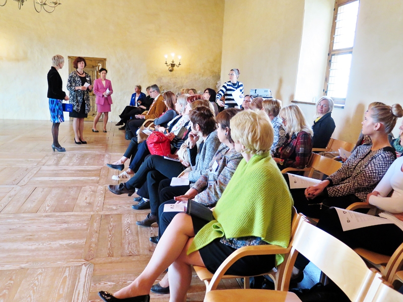 Bauskas pilī konferencē «Sievietes loma 21. gadsimtā – iespējas un izaicinājumi» pulcējās dalībnieces no Bauskas un kaimiņu novadu pašvaldībām, nevalstiskajām organizācijām, pārstāves no Rīgas, Valmieras, Jelgavas un vietējā Zonta kluba, kā arī viešņas no Zonta organizācijas Zviedrijā.
Autors: Iveta Rībena