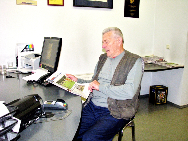 Baušķenieks Juris Zunde pirmais laikrakstu «Bauskas Dzīve» abonēja visam 2016. gadam, ietaupot viena mēneša maksājumu.
Autors: Vilnis Auzāns