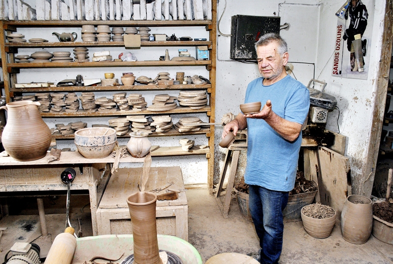 Leonīda Kupča labākie draugi – māls un podnieka virpa.
Autors: Ivars Bogdanovs