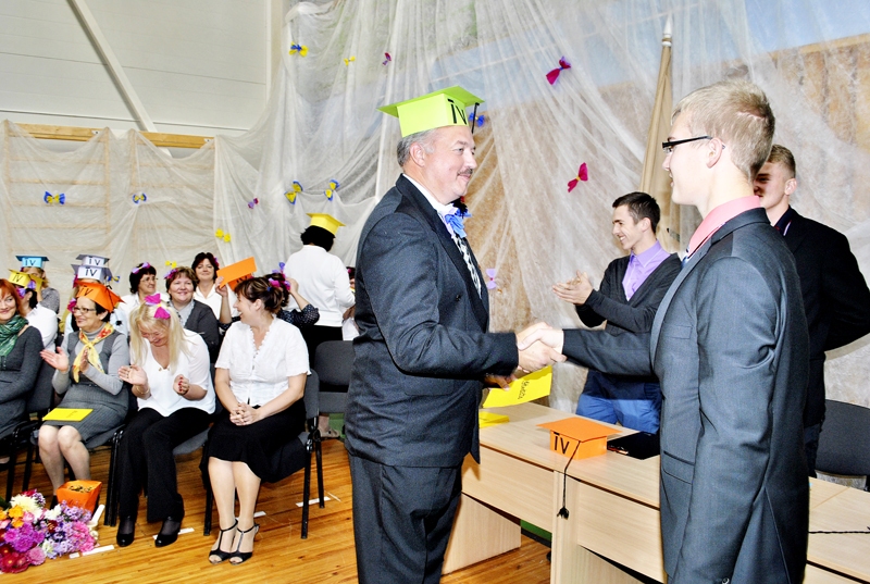 Arvo Karelsonu, Īslīces vidusskolas pedagogu, daudzi audzēkņi nosauc par gudru un zinošu skolotāju.
Autors: Ivars Bogdanovs