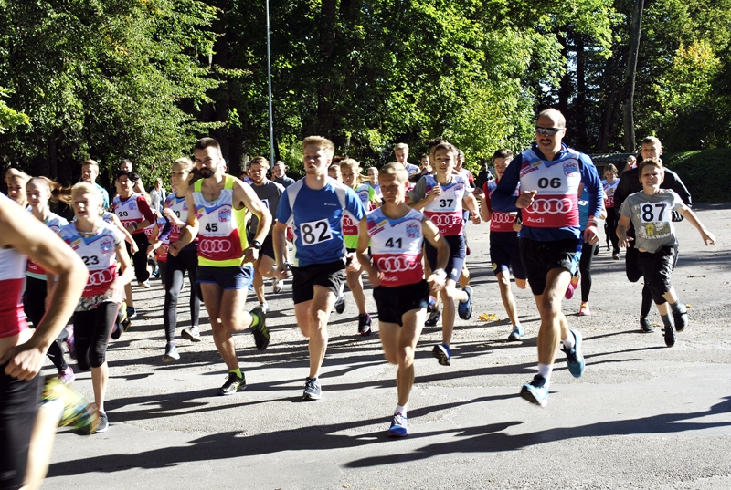 Iecavas parka skriešanas trasē sestdien devās vairāk nekā 70 dažāda vecuma sportistu un ģimenes ar bērniem.
Autors: Antra Ērgle