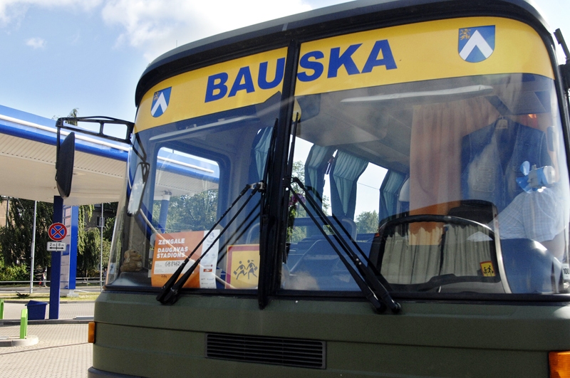 Skolēnu autobusus nedrīkst izmantot komercpārvadājumiem, jo tā būtu iejaukšanās pasažieru pārvadājumu tirgū.
Autors: no «Bauskas Dzīves» arhīva.