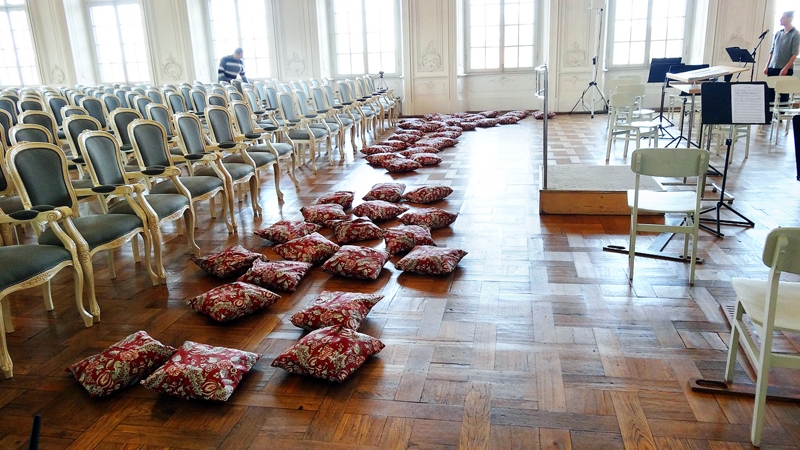 Liepājas simfoniskais orķestris uz koncertu Rundāles pilī gaida daudz klausītāju – ģimenes un skolotājus ar savām klasēm.
Autors: no Rundāles pils krājuma.