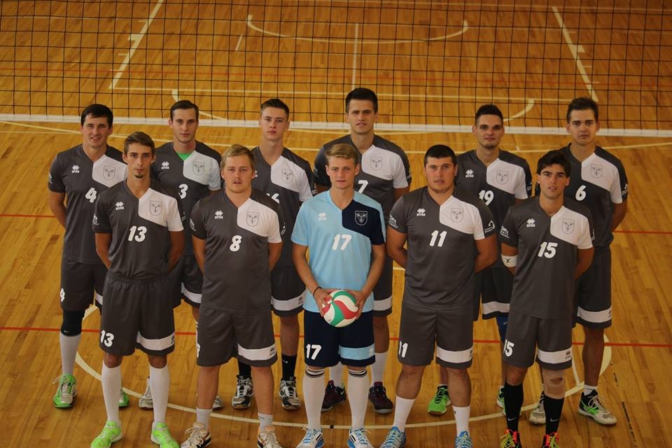 Volejbola komanda «Vecumnieki» pirmajā sezonas spēlē.

Autors: No albuma.