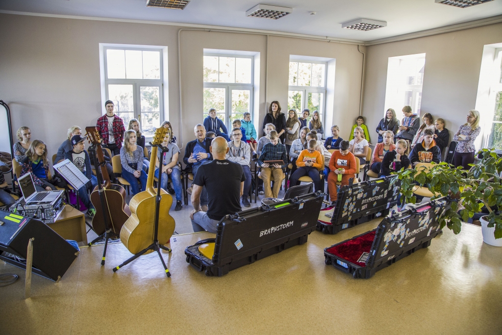 Uz tikšanos ar Jāni Jubaltu  Bauskas Bērnu un jauniešu centra (BJC) Dzeltenajā mājā trešdien, 7. oktobrī, bija atnākuši vairāk nekā četrdesmit interesentu
Autors: Ģirts Donerblics