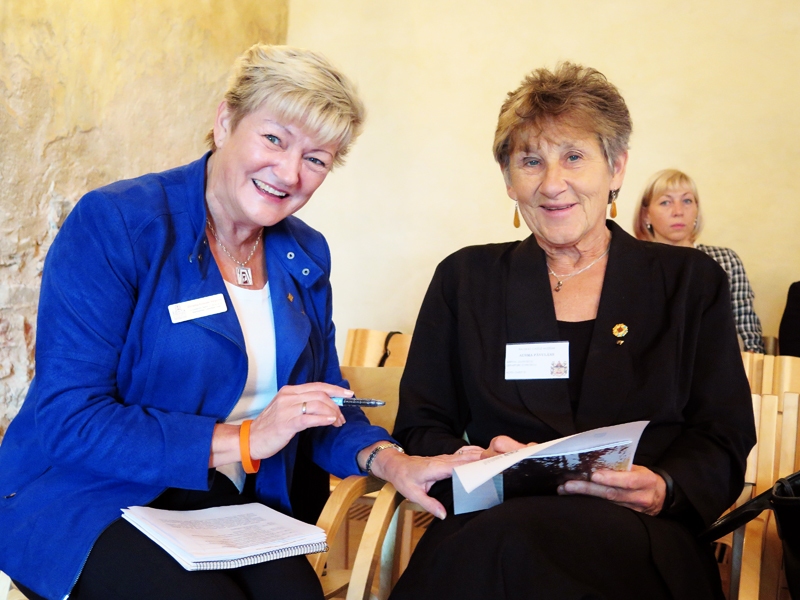 Zontu kustības aktīvistes no Zviedrijas – Kristīna Rīlandere-Bergkvista (no kreisās) un Ausma Pāvulāns.
Autors: Iveta Rībena