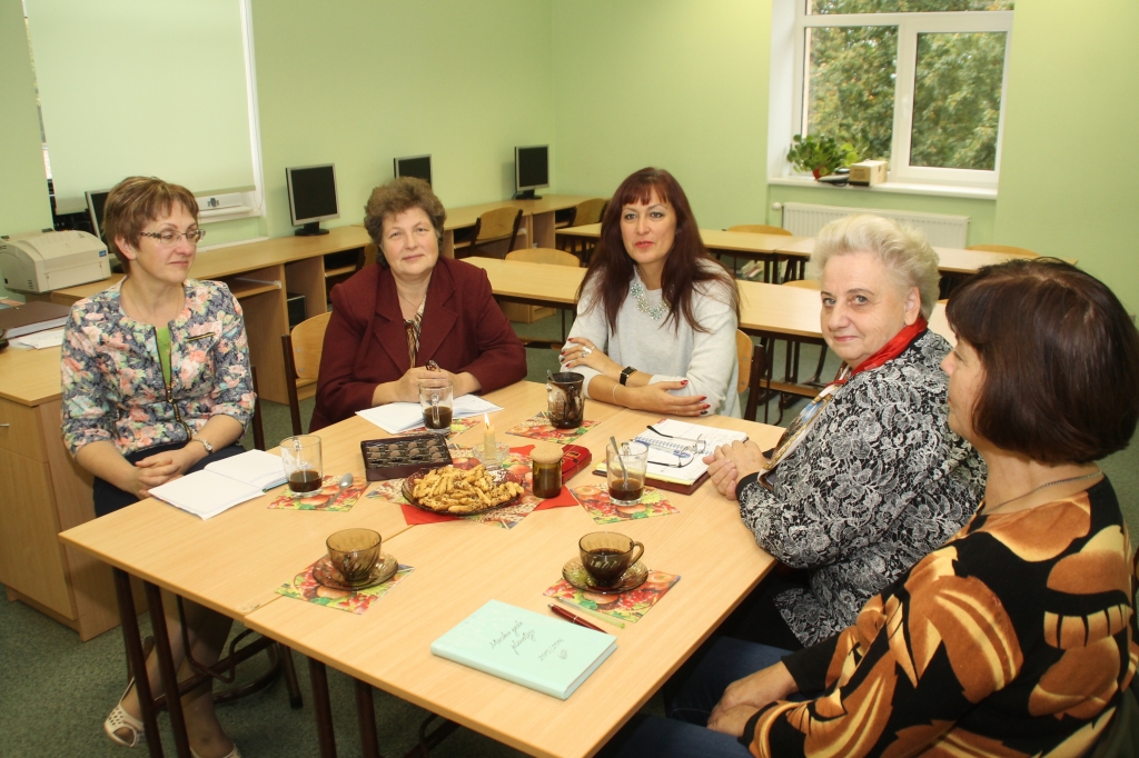 «Inovatīvās pieredzes skolas» komanda – Rolanda Ķiņķevska (no kreisās), Ilze Cīrule, Anda Kuzma, Aldona Alenčika un Rudīte Dambeniece. 
Autors: Uldis Varnevičs
