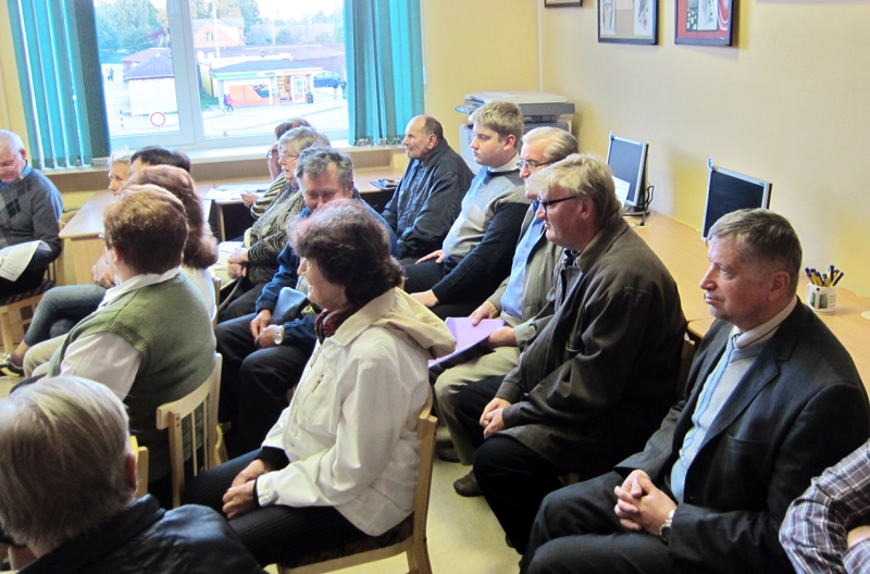 Sarunā ar pašvaldību Iecavā piedalījās lielākoties seniori.
Autors: no bibliotēkas albuma.