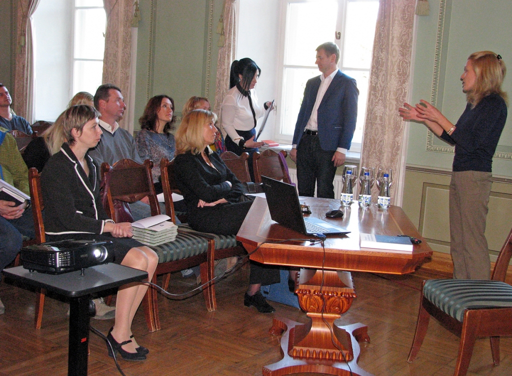 Asociācijas «Latvijas Lauku ceļotājs» pārstāve Elīna Sofija Kalēja stāsta par viesmīlības lomu nozarē. 
Autors: Vilnis Auzāns