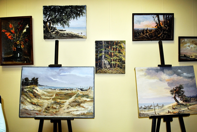 Izstādē ir neliela daļa no bagātā gleznu krājuma, kas apliecina Kārļa Jakaiša ainavista talantu. 
Autors: Māris Krūmiņš