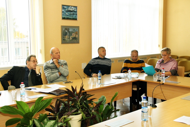 Darba grupas pārstāvjiem Inga Ūbele (no labās) pastāstīja par savu pieredzi Eiropas veterānu sporta spēlēs Nicā.
Autors: Uldis Varnevičs