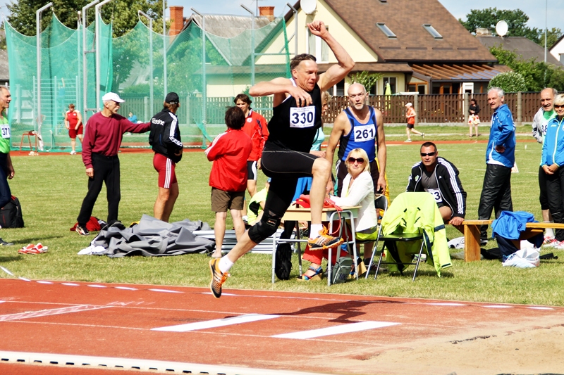 Latvijas veterānu spēles Bauskas stadionā bija viens no aizvadītā gada lielākajiem notikumiem mūsu novadā, cienīgi startēja Bauskas pārstāvji. 
Autors: No arhīva.