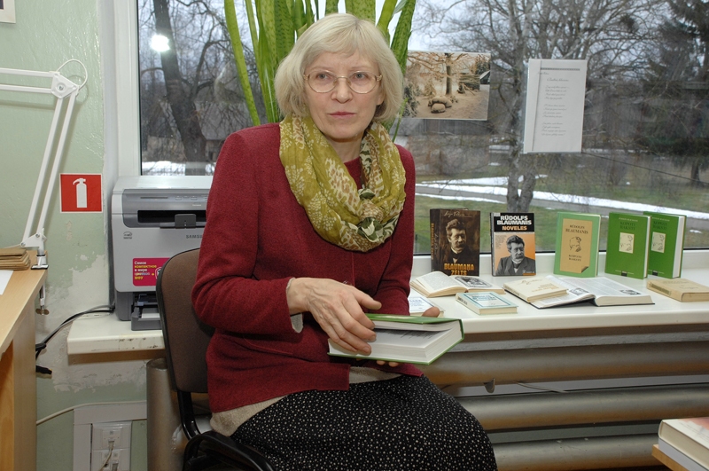 Ceraukstes pagasta Mūsas bibliotēkas vadītāja Ruta Dubinska arī iesaistīsies grāmatu ķēdē otrdien, 27. oktobrī. 

Autors: Ivars Bogdanovs