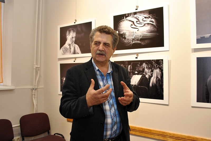 Fotogrāfs no Liepājas Jānis Vecbrālis baušķeniekus aicina uz izstādi «Saskati mūziku». 
Autors: Ivars Bogdanovs