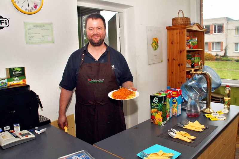 Agnis Švarcbahs pašlaik strādā savā kafejnīcā Vecumniekos. 
Autors: Uldis Varnevičs