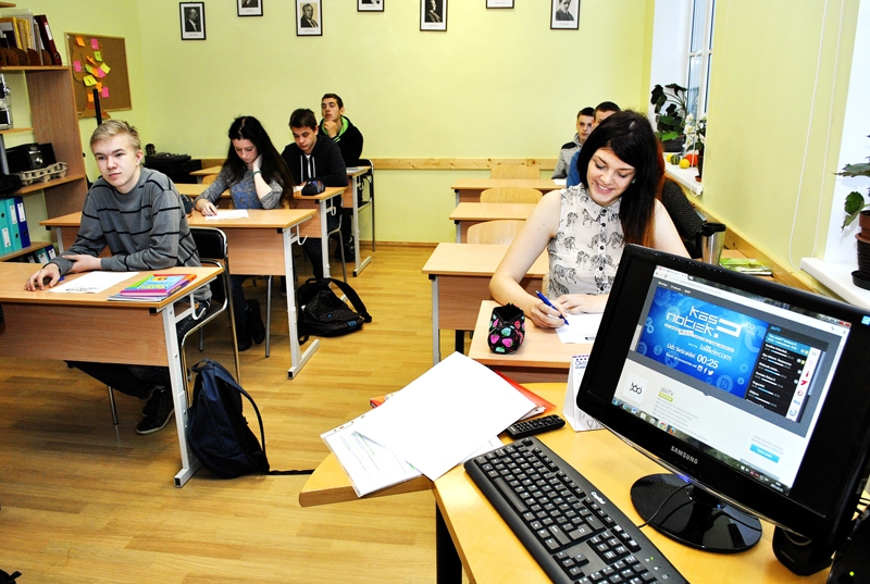 Vecsaules pamatskolas audzēkņi līdz ar citiem vairāk nekā 11 tūkstošiem pusaudžu no visas Latvijas piedalījās populārajā devītklasnieku konkursā «Kas notiek?».
Autors: Ivars Bogdanovs