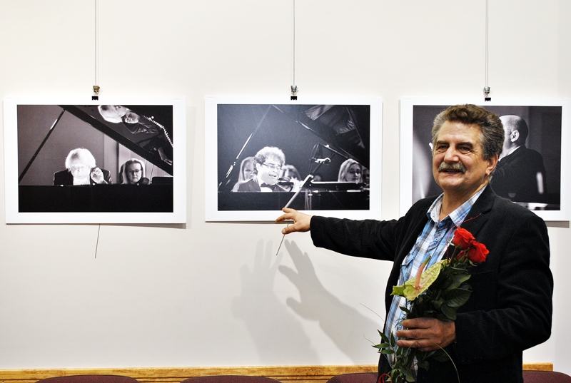 Jānis Vecbrālis, fotogrāfs no Liepājas, baušķeniekus aicina uz izstādi «Saskati mūziku».
Autors: Ivars Bogdanovs