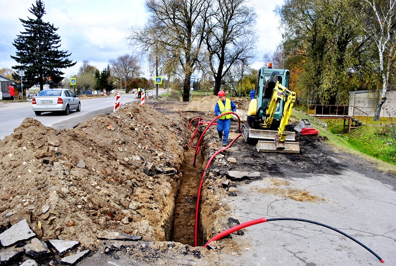 Gājēju celiņš uz Rītausmām pašlaik izbūvēts līdz laukumam pretim bijušā uzņēmuma «Bauskas piens» teritorijai.
Autors: Ivars Bogdanovs