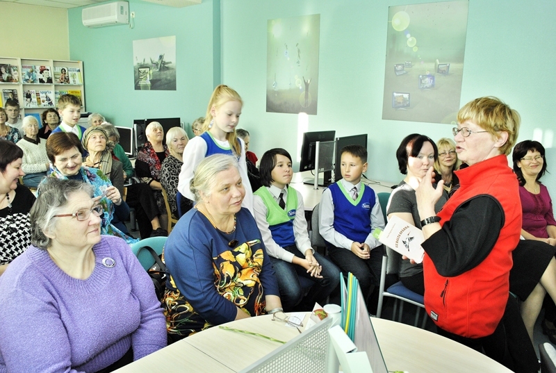 Ginas Viegliņas-Vallietes (no labās) sacītajā ar aizrautību ieklausījās ikviens sarīkojuma apmeklētājs – kā liels, tā mazs.
Autors: Ivars Bogdanovs