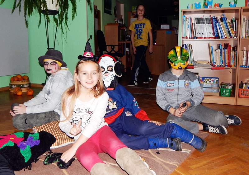 Bibliotēkā Misas bērni pavadīja atraktīvu piektdienas vakaru.
Autors: SARMĪTE ŠLIKAITE