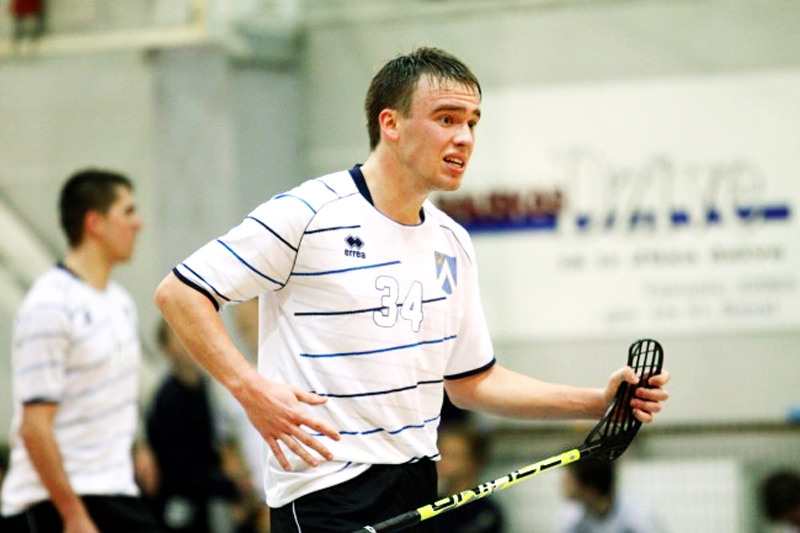 Gintam Velmunskim šoreiz FK «Bauska» mača labākā spēlētāja gods – viņš pretinieku vārtos bumbiņu raidīja divas reizes un rezultatīvi asistēja komandas biedram.
Autors: no «Bauskas Dzīves» arhīva.