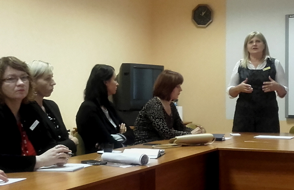 Bauskas novada administrācijas izglītības nodaļas vadītāja Māra Bauvare (no labās) skolu direktoriem sniedz ieskatu topošajā novada izglītības iestāžu tīkla attīstības un optimizācijas plānā.


Autors: Vilnis Auzāns