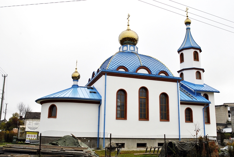 Iecavas Vissvētākās Dievmātes piedzimšanas baznīcas fasāde. 
Autors: Māris Krūmiņš 