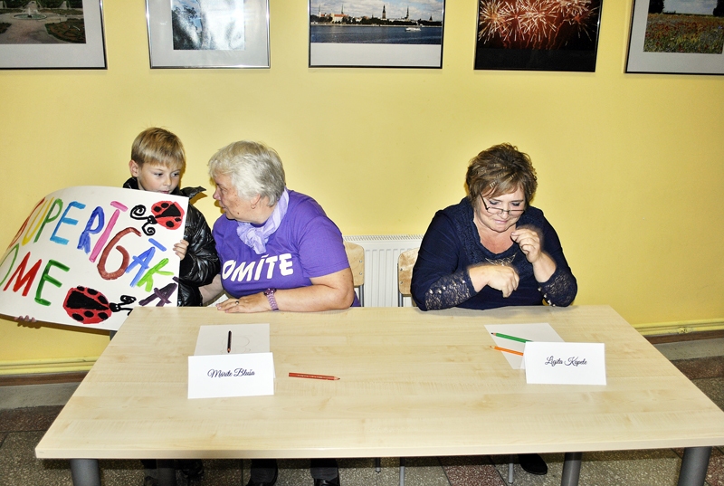 Konkursā «Supervecmāmiņa» šo titulu ieguva Mārīte Bluša (no kreisās).
Autors: Māris Krūmiņš