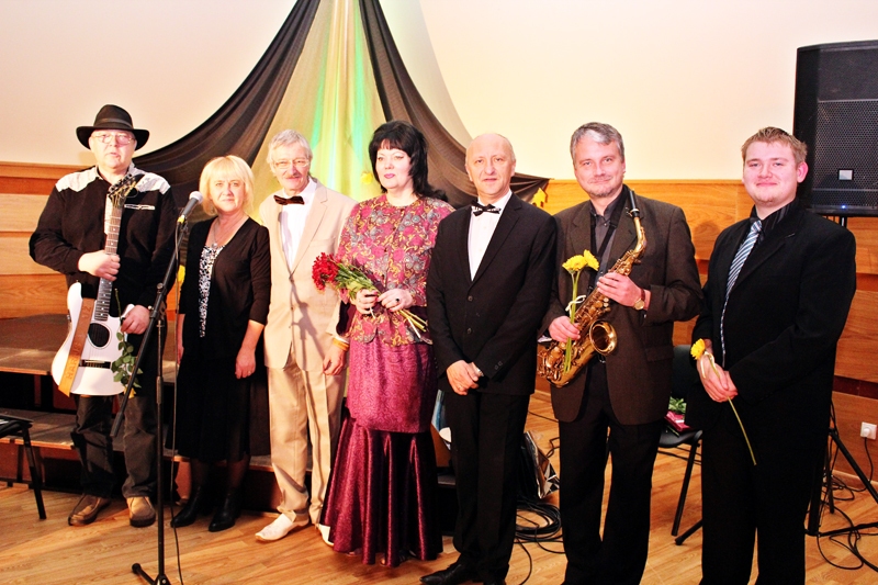 Diska «Ak, pasaulīt!» prezentācijā. Kārlis Ārgalis-Straumēns – trešais no kreisās.
Autors: I. Punka