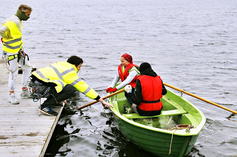 Sporta tūrisma sacensībās Misā laivošanas uzdevumu pilda Rīgas pilsētas Pļavnieku ģimnāzijas A komanda.
Autors: no čempionāta rīkotāju albuma