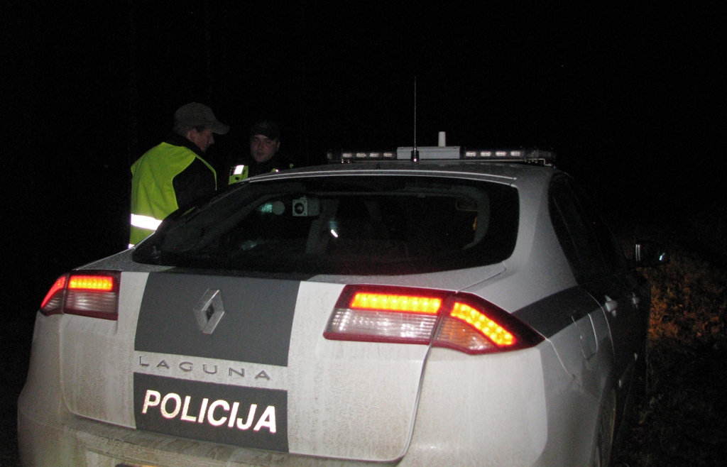 Diennakts tumšajā laikā likumsargi īpašu uzmanību pievērš neaizsargātākajiem ceļu satiksmes dalībniekiem – velosipēdistiem un gājējiem.
Autors: Vilnis Auzāns