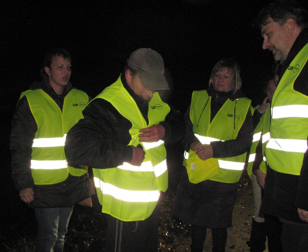 Atstarojošā vestē tiek ieģērbts ceļā no Lambārtes uz Misu sastaptais Aleksandrs (otrais no kreisās). 
Autors: Vilnis Auzāns