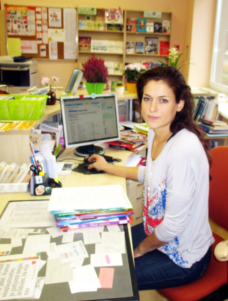 Kristīne Čakāne, Bauskas bērnu bibliotēkas speciāliste, labi zina, ko lasa pusaudži. Viņas ģimenē tādi ir trīs.  
Autors: SARMĪTE FREIMANE