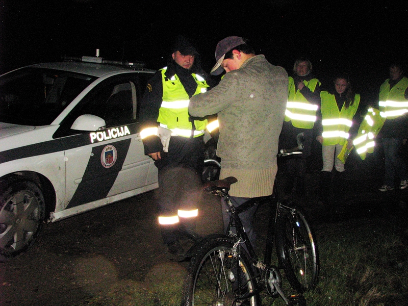Codes pagastā policija aizturējusi velosipēdistu, kurš tumsā tikpat kā nebija saskatāms.
Autors: Vilnis Auzāns
