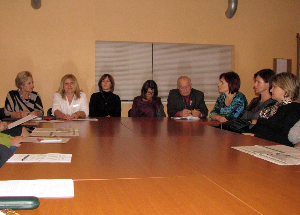 Uz sarunu Ozolainē ieradušies darba grupas pārstāvji, arī pagasta pārvaldes vadītāja Līga Vasiļauska un novada domes priekšsēdētāja vietnieks Alvis Feldmanis.
Autors: Vilnis Auzāns