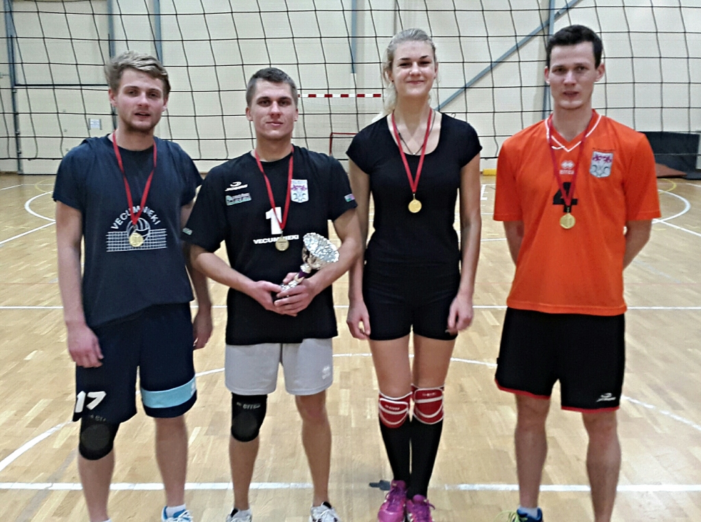 Sacensību «Valles kauss volejbolā» pirmās vietas ieguvēji.


Autors: No albuma.