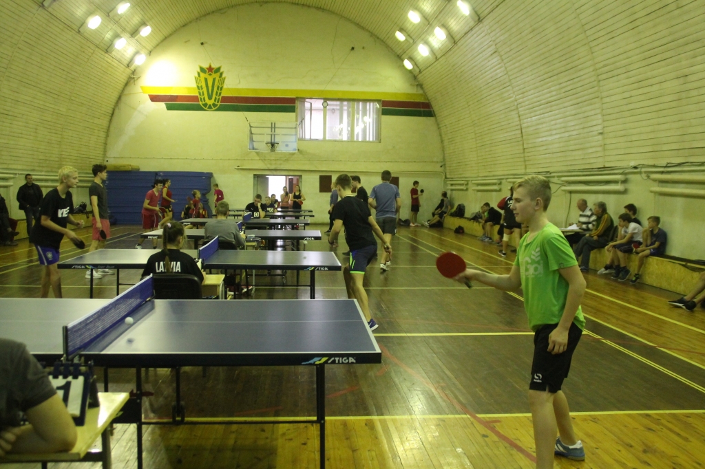 Galda tenisa sacīkstēs piedalījās 44 Bauskas un Rundāles novada izglītības iestāžu audzēkņi. 
Autors: Uldis Varnevičs