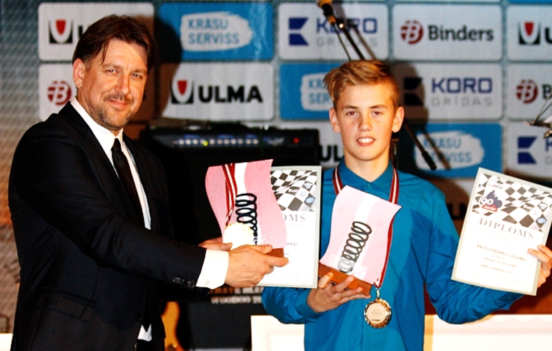 Ralfam Edgaram Ozoliņam (no labās) vairāki apbalvojumi. 
Autors: no LaMSF albuma