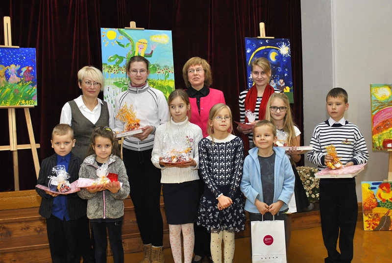 Konkursa balvu saņēmēji kopā ar Īru Rozentāli un Sandru Kerēvicu.
Autors: Ivars Bogdanovs