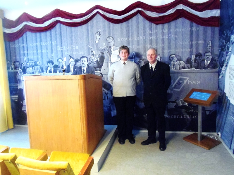 Latvijas Tautas frontes muzejā Maksims Krutikovs tikās ar Daini Īvānu.
Autors: no personiskā albuma