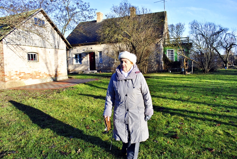 Aina Skrabe bauda katru mirkli, mieru un enerģiju, kuru sniedz mīļās mājas, ģimene un folkloras kopas «Trejupe» dalībnieki.
Autors: Ivars Bogdanovs