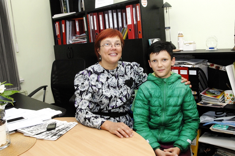 Iecavas mūzikas skolas direktore Ineta Pilverte šogad 2. septembrī kopā ar bijušo audzēkni Pēteri Krastiņu, kas atnāca skolotāju apsveikt ar mācību gada sākumu.
Autors: Ivars Bogdanovs