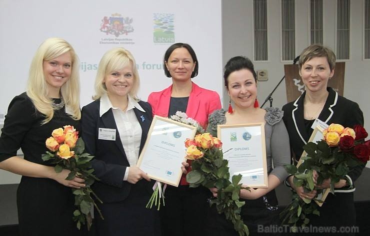 Konkursa finālisti. Viņu vidū arī Bauskas Tūrisma informācijas centra vadītāja Inese Turkupole-Zilpure (no labās).
Autors: no travelnews.lv