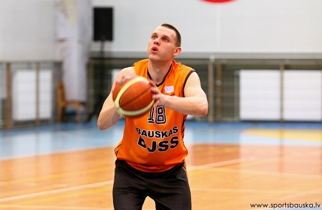 Cēsīs Ivars Zemītis bija galvenais pretinieku «bende», gūstot 31 punktu.