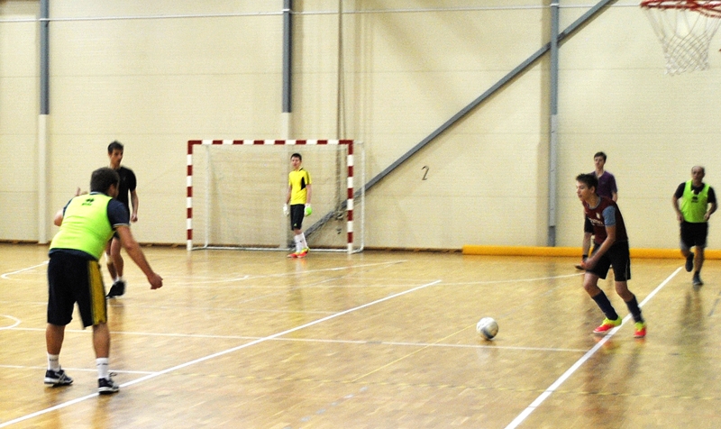 Futbols bija vienīgais, ko paguva izspēlēt trīscīņas dalībnieki, jo Valles vidusskolai pārtrūka elektropiegāde.
Autors: Māris Krūmiņš