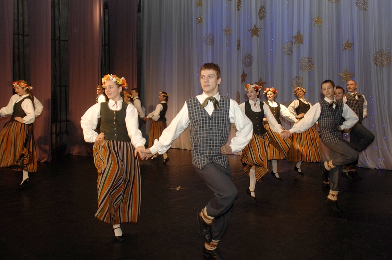 «Ziemassvētku kauss» ir prestižs deju konkurss, kuram jaunieši gatavojas ļoti cītīgi. Šīs sacensības šogad notiks jau 18. reizi. 
Autors: no «Bauskas Dzīves» arhīva