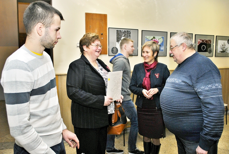 Nacionālās apvienības 2. kongresā Bauskā delegātu vidū bija partijas biedri Kaspars Mendelis (no kreisās), Maira Kalada, Ligita Mendele un Ivars Kalada.
Autors: Ivars Bogdanovs